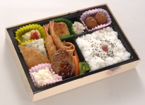 【V-1】お楽しみ弁当（洋風1）1000円(税別)